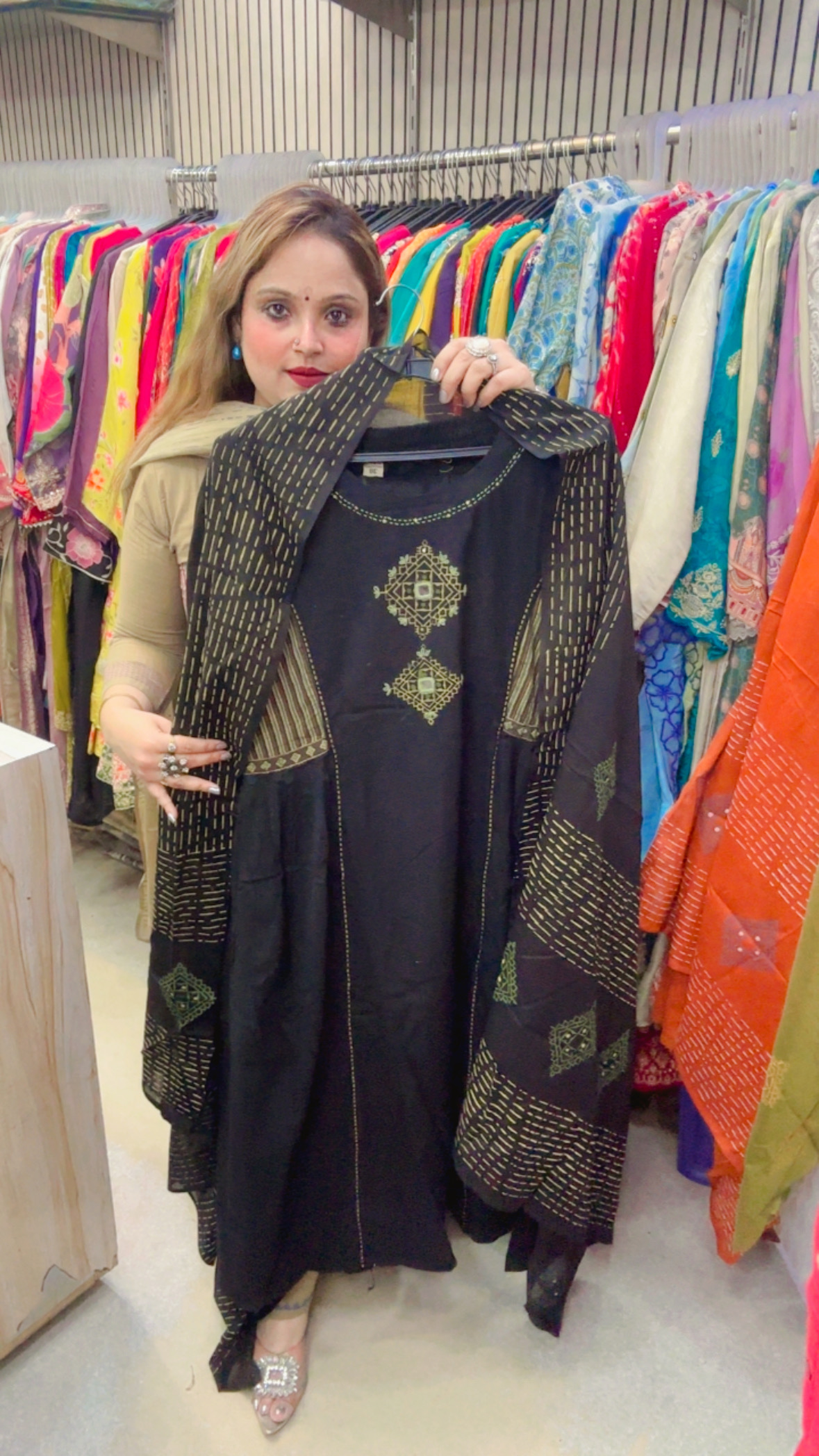 Linen Palazzo Suit with Batik Print, Kalamkari Patch Work & Mul Cotton Dupatta - Image 3